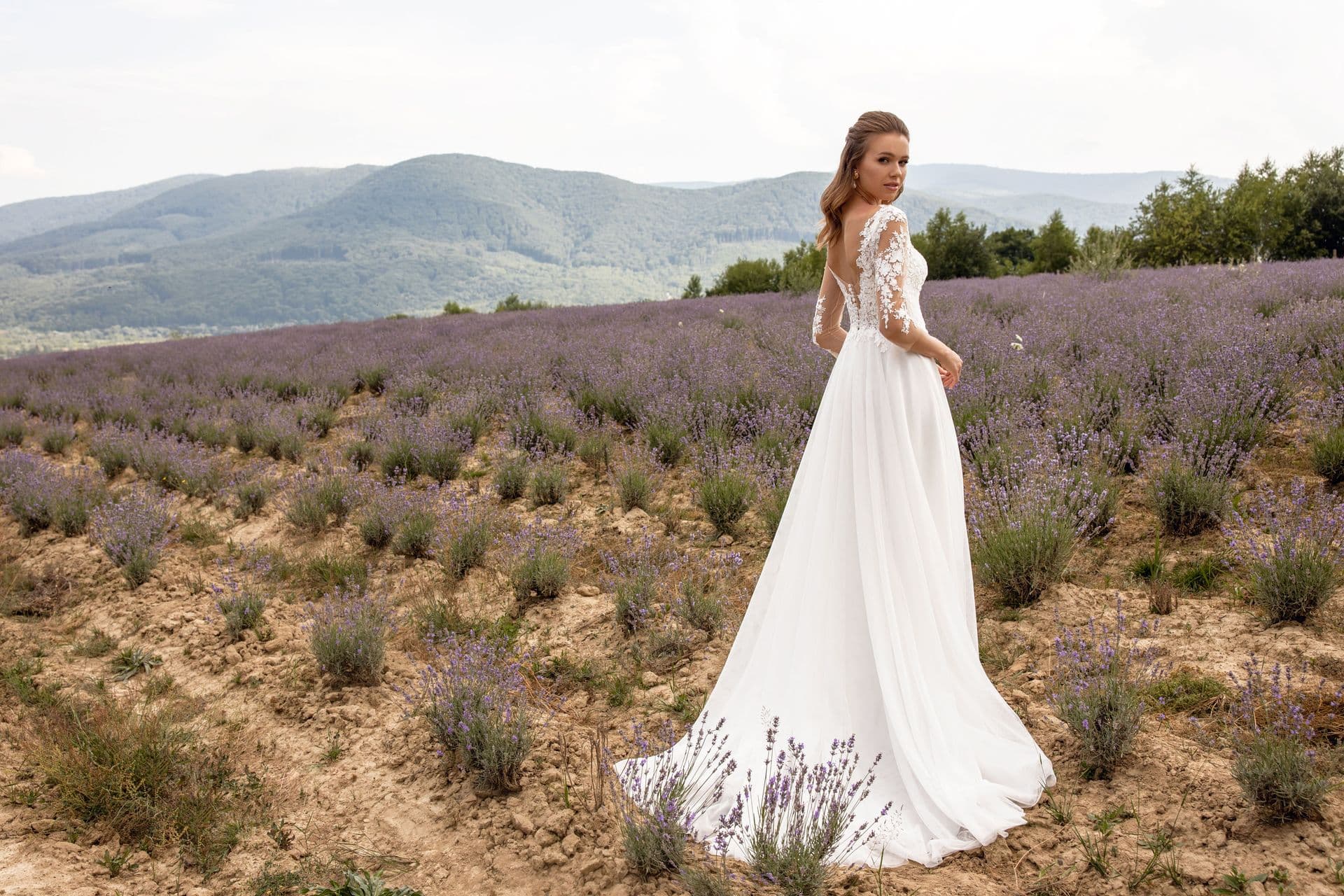 SV.MONI.Velikost: 46Barva: Ivory