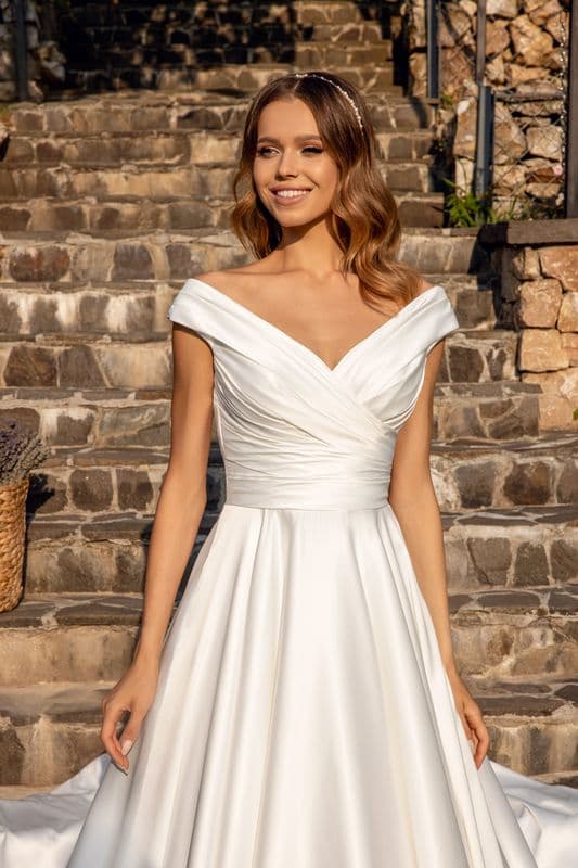 SV.MONI. Velikost : 42Barva: Ivory