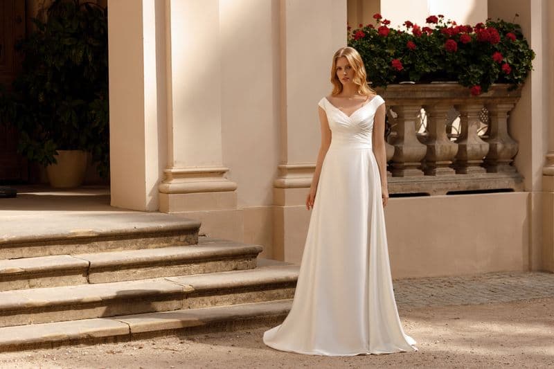 SV.MONI.Velikost : 40Barva: Ivory