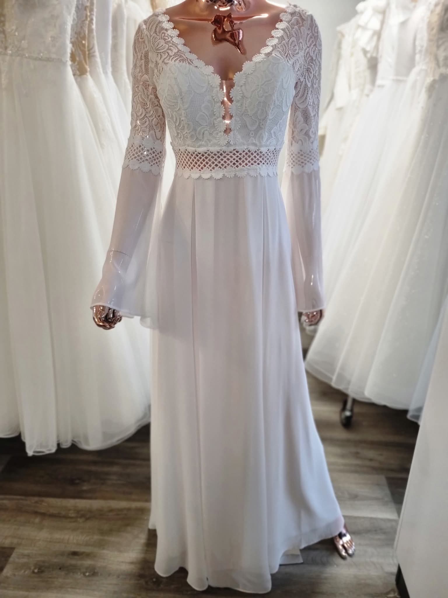 ŠIFONOVÉ ŠATY S KRAJKOUVelikost:34-36Barva:ivory