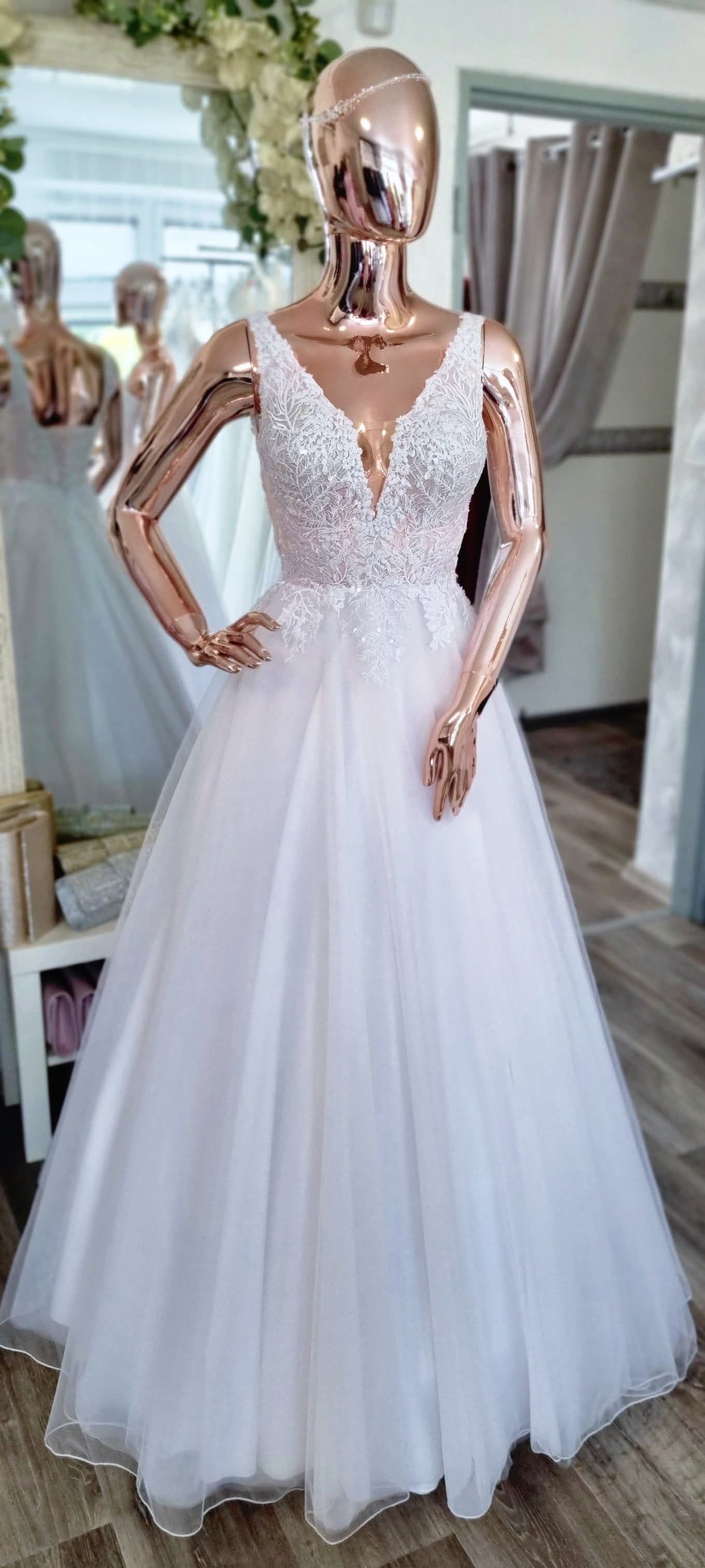 SV.NB.CHRISTIBarva: bíláVelikost:34-36