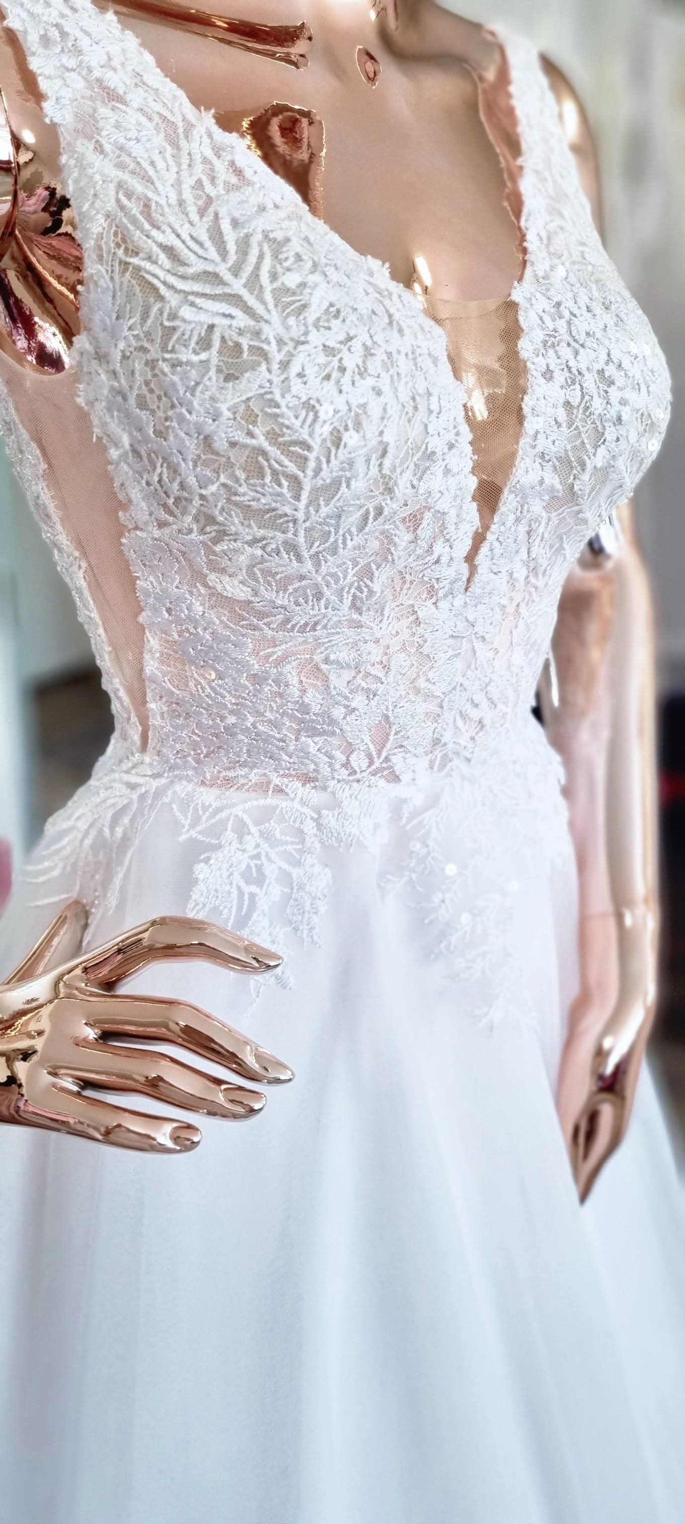 SV.NB.CHRISTIBarva: bíláVelikost:34-36