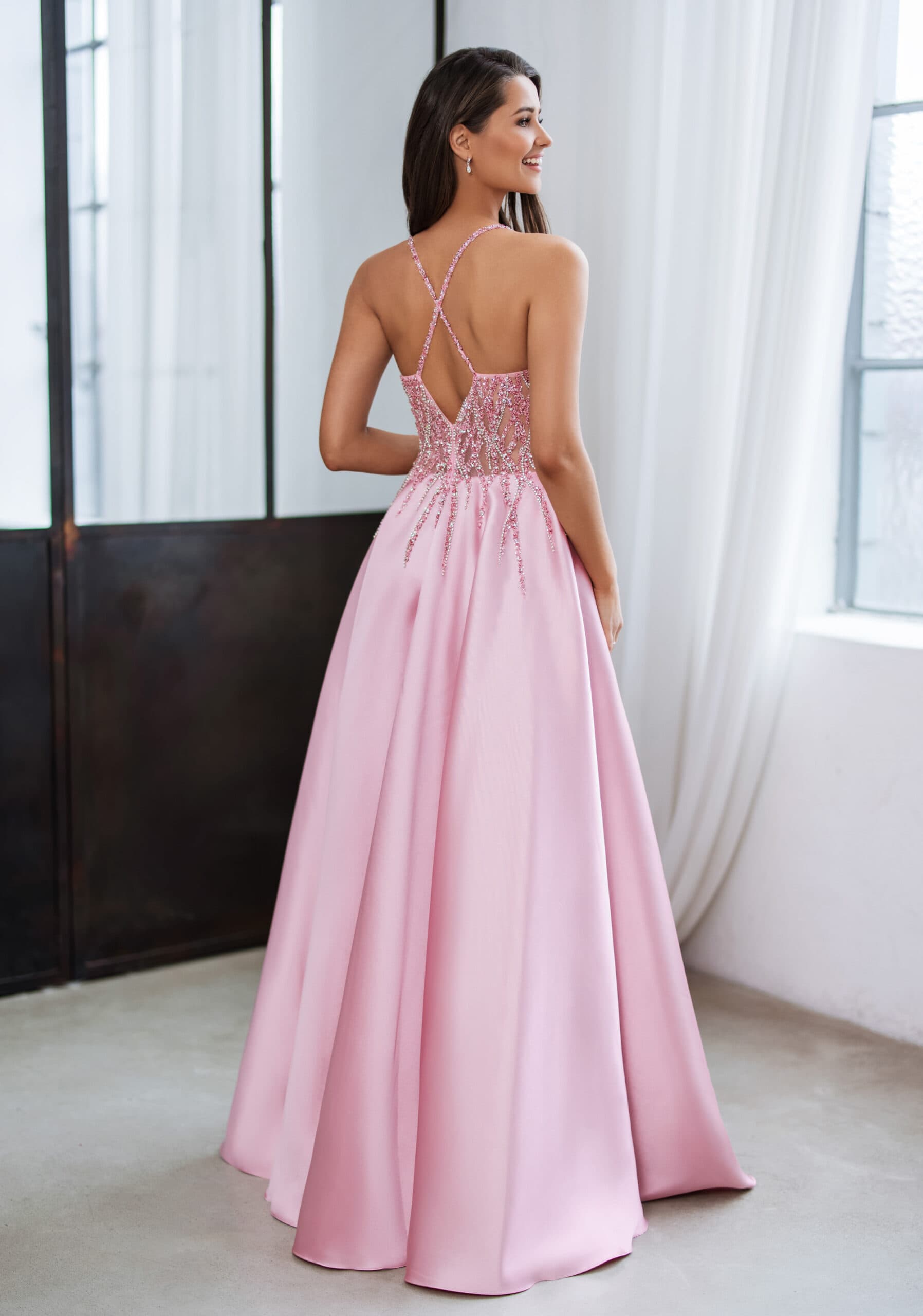 abendkleid-aus-mikado-mit-strassbesatz-in-candy-pink4-scaled