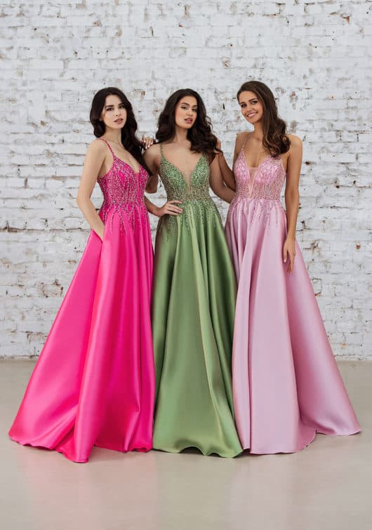 abendkleid-aus-mikado-mit-strassbesatz-in-twilight-blue3