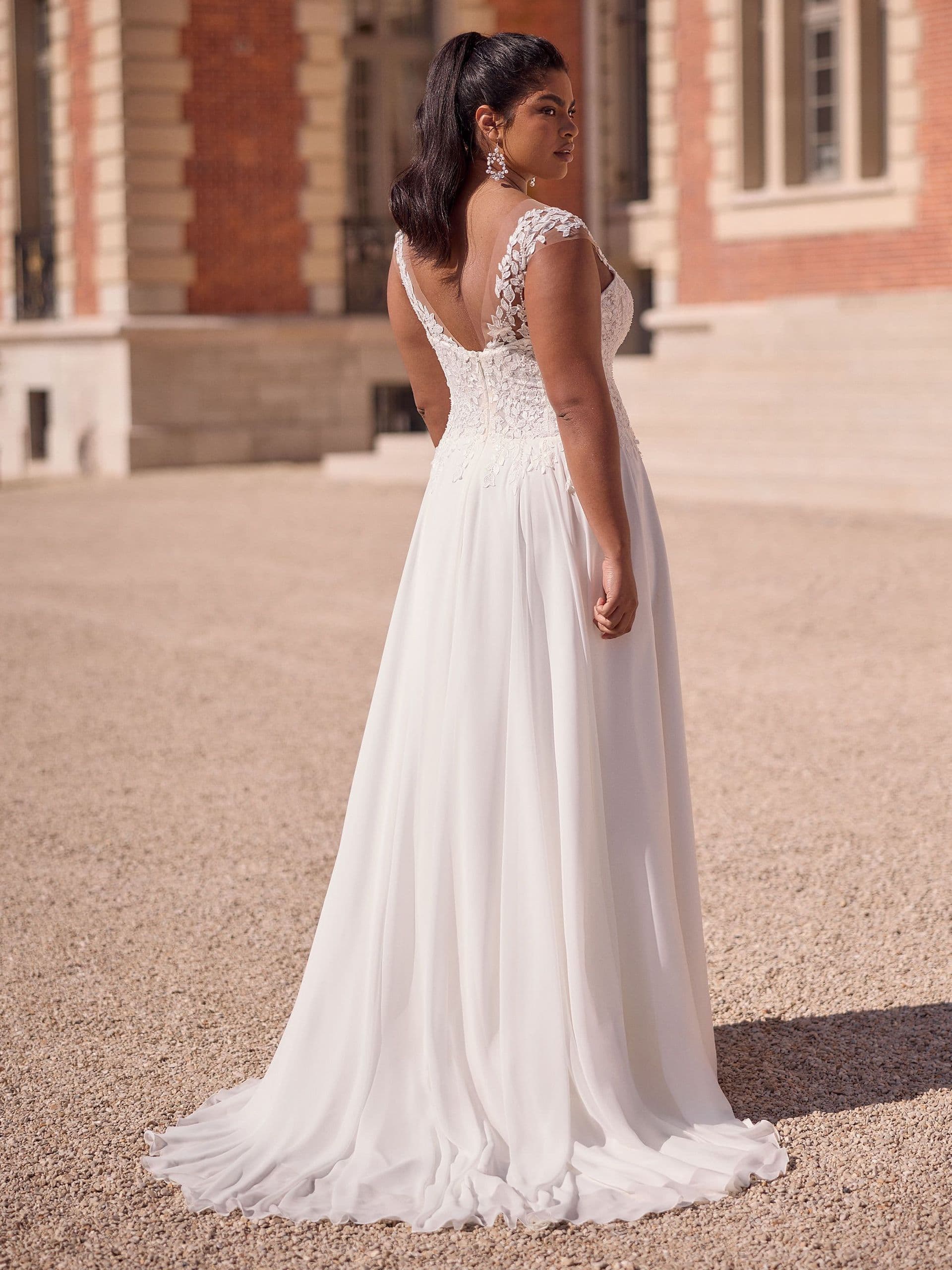 SV.NB.GIADAVelikost:50Barva:ivory