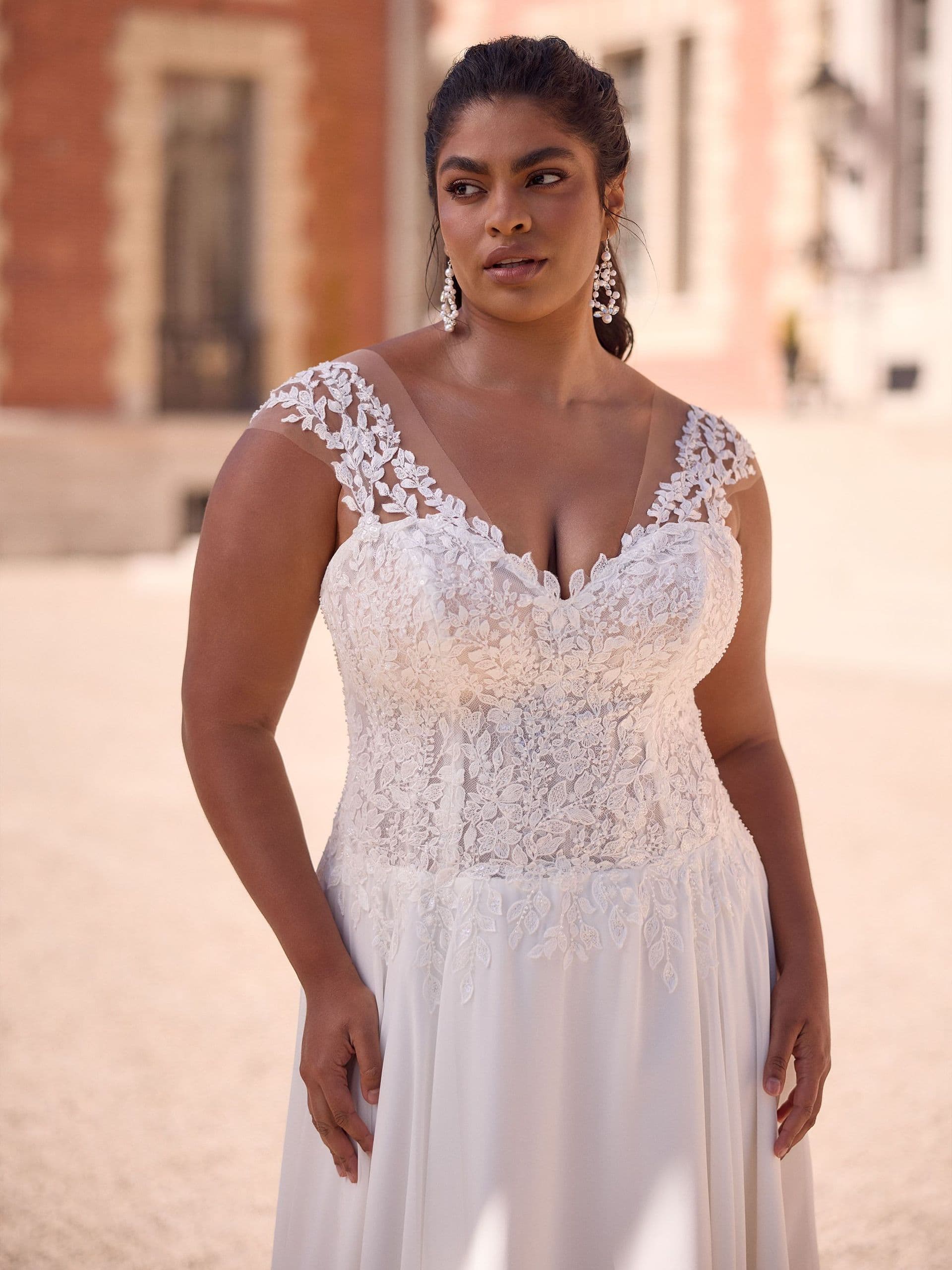 SV.NB.GIADAVelikost:50Barva:ivory