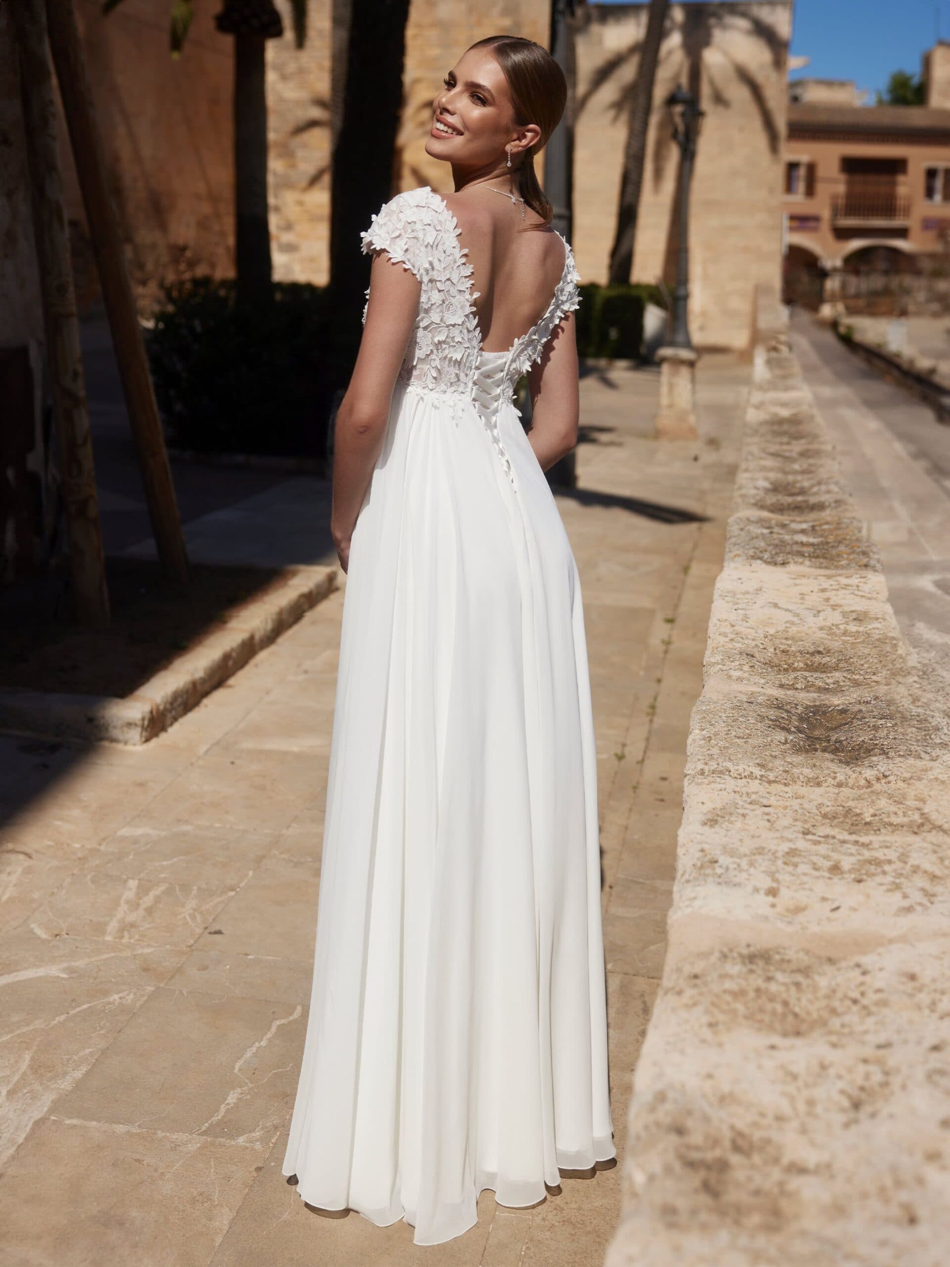 bianco-evento-bridal-dress-yasmina-_2_-scaled