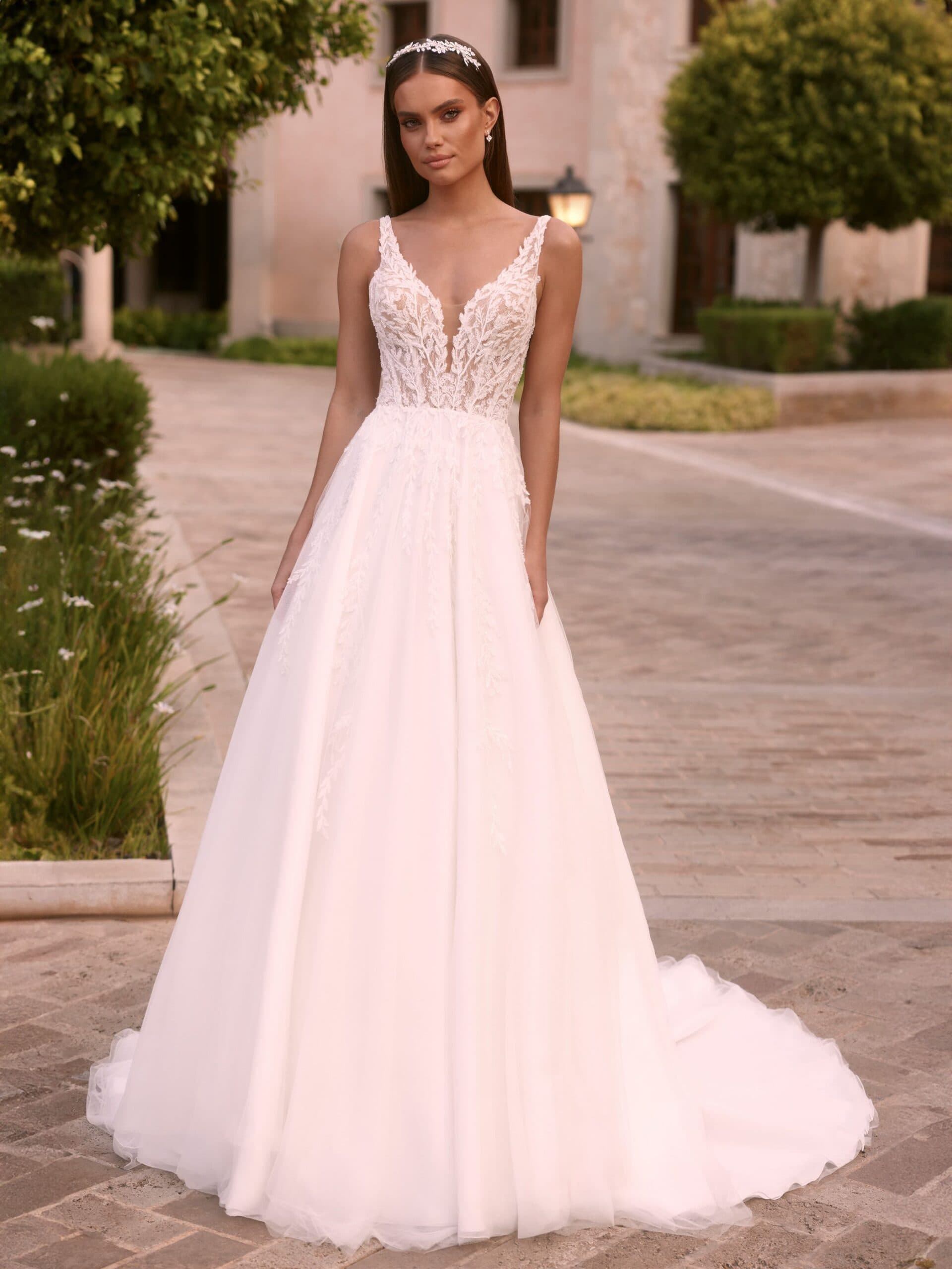 bianco-evento-limited-dress-lerodea-_3_-scaled