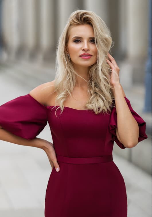 fliessendes-abendkleid-mit-puff-armeln-in-rio-red1