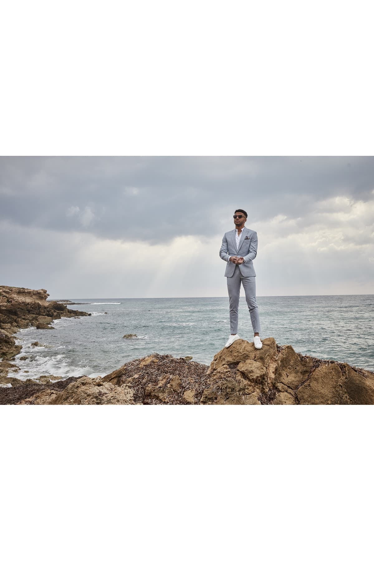 niebieski-garnitur-meski-villaro-melanz-gar743